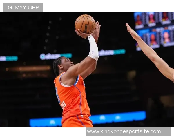 小莫布里首秀表现亮眼18分钟内贡献12分6板2助助力球队胜利 小莫布里首秀表现亮眼18分钟内贡献12分6板2助助力球队胜利