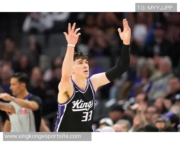 拉拉维亚谈与詹东的对抗经历称同队合作是莫大荣幸